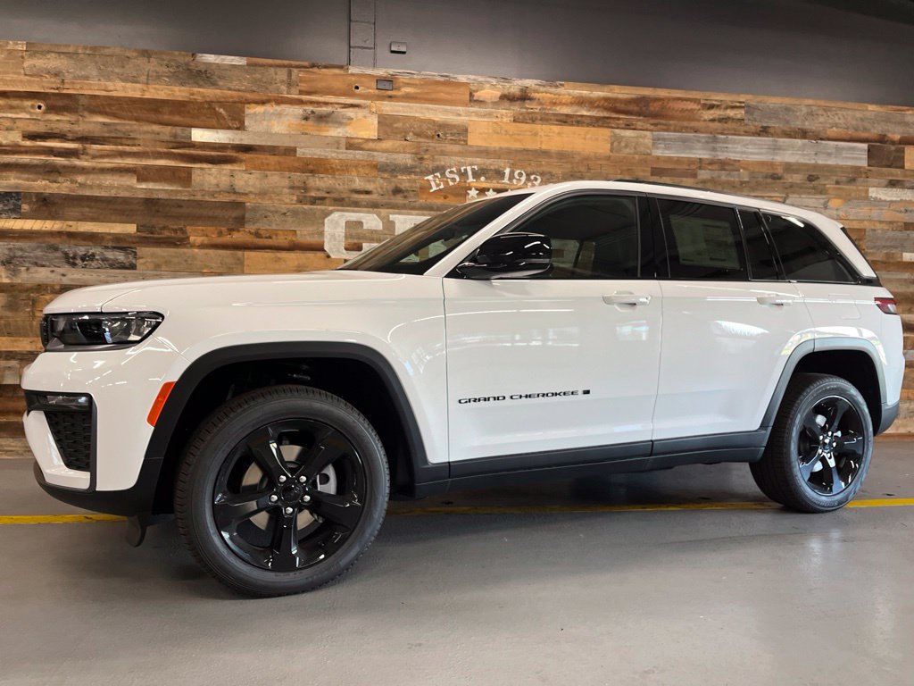 New 2026 Jeep Grand Cherokee Limited w/ Limited Altitude Package AWD/4WD image 15