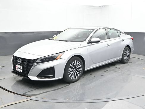 Used 2023 Nissan Altima 2.5 SV FWD image 6