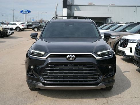 Used 2025 Toyota Grand Highlander Limited image 2