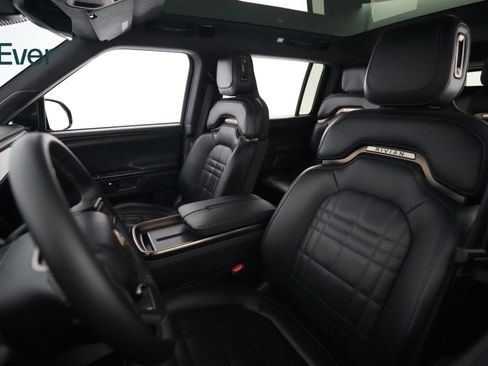 Used 2025 Rivian R1S Premium AWD/4WD image 4