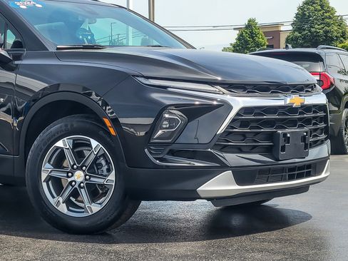 Used 2024 Chevrolet Blazer LT FWD image 2