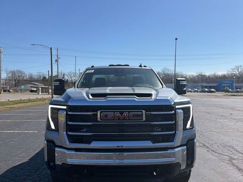 New 2026 GMC Sierra 2500 SLE image 2