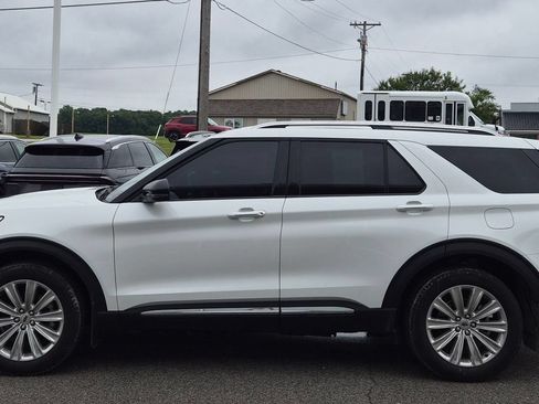 Used 2024 Ford Explorer Limited w/ Limited Technology Package AWD/4WD image 4