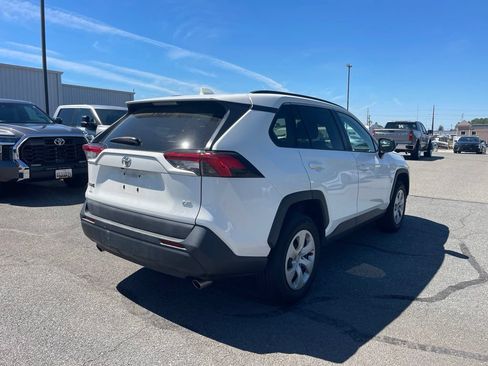 Used 2019 Toyota RAV4 LE FWD image 5