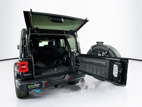 Used 2023 Jeep Wrangler Unlimited Sahara w/ Cold Weather Group AWD/4WD image 27