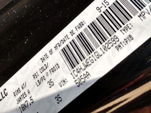 Used 2016 Jeep Wrangler Unlimited Sahara image 14