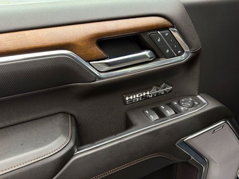 Used 2023 Chevrolet Silverado 1500 High Country image 37