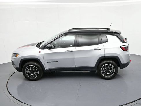 Used 2025 Jeep Compass Trailhawk AWD/4WD image 24