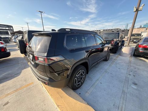 Used 2026 Jeep Cherokee Laredo AWD/4WD image 2