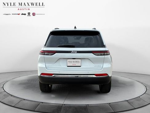 New 2025 Jeep Grand Cherokee L Laredo image 15