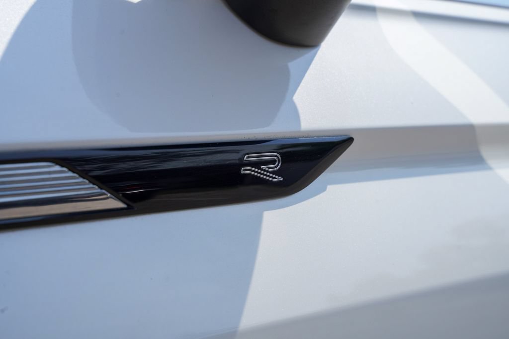 Used 2022 Volkswagen Tiguan SEL R-Line AWD/4WD image 4