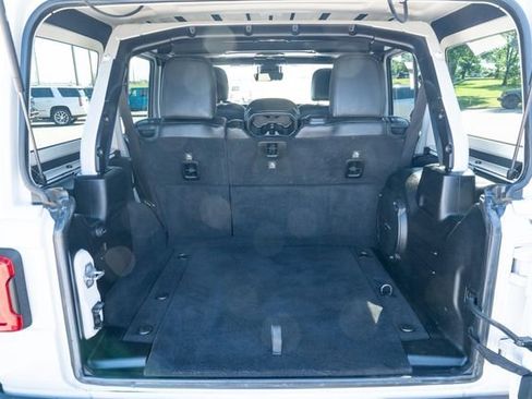 Used 2019 Jeep Wrangler Unlimited Sahara AWD/4WD image 37