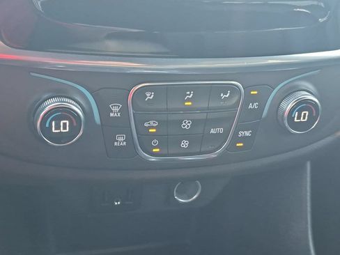 Used 2023 Chevrolet Traverse LS FWD image 18