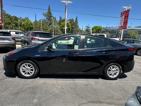 Used 2022 Toyota Prius LE FWD image 3