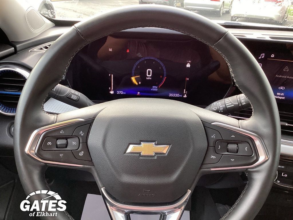 Used 2025 Chevrolet Trax LT w/ LT Convenience Package FWD image 31