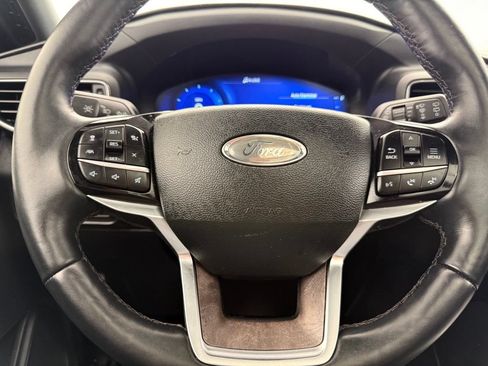 Used 2022 Ford Explorer Platinum w/ Equipment Group 601A AWD/4WD image 47