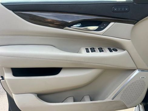 Used 2020 Cadillac Escalade Luxury w/ LPO, Radiant Package AWD/4WD image 24