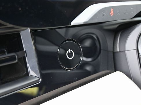 Used 2023 Porsche Taycan image 21