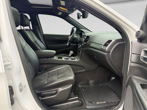 Used 2022 Jeep Grand Cherokee Laredo X RWD image 18