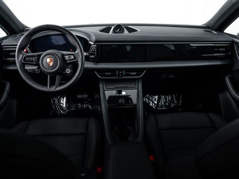 Certified 2025 Porsche Macan Electric image 12