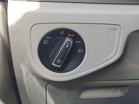 Used 2019 Volkswagen Atlas SEL Premium image 18