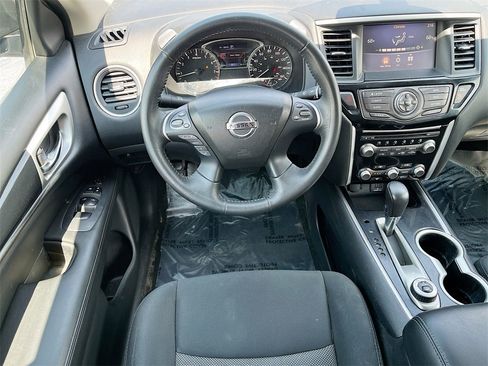 Used 2018 Nissan Pathfinder SV image 20