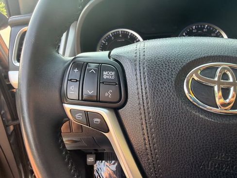 Used 2016 Toyota Highlander Plus AWD/4WD image 30