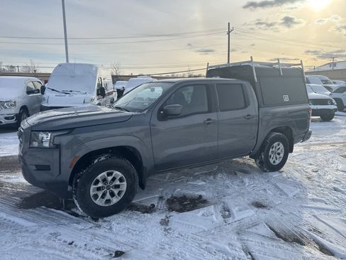 Used 2024 Nissan Frontier SV image 17