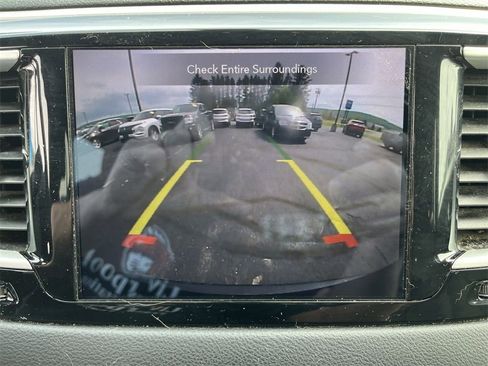 Used 2020 Chrysler Pacifica Touring-L image 15
