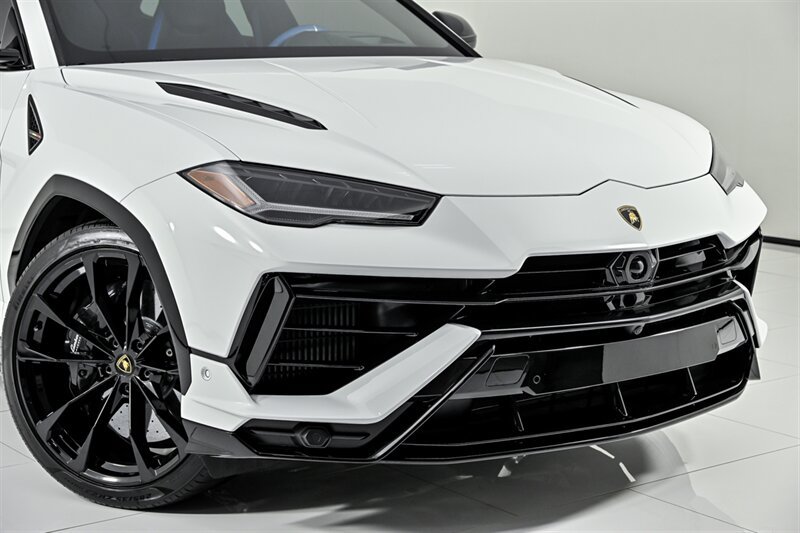 Used 2024 Lamborghini Urus S AWD/4WD image 3