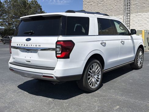 Used 2024 Ford Expedition Limited image 19