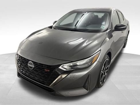 Used 2025 Nissan Sentra SR FWD image 3
