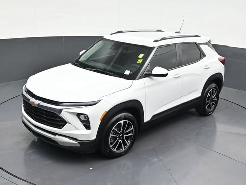 Used 2025 Chevrolet TrailBlazer LT FWD image 17