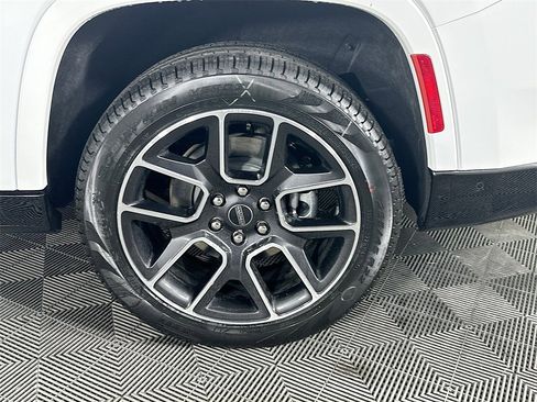 New 2025 Jeep Wagoneer L Series III image 17