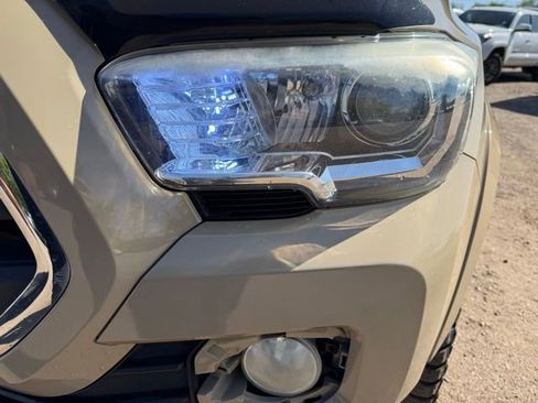 Used 2017 Toyota Tacoma SR5 w/ Tow Package AWD/4WD image 10