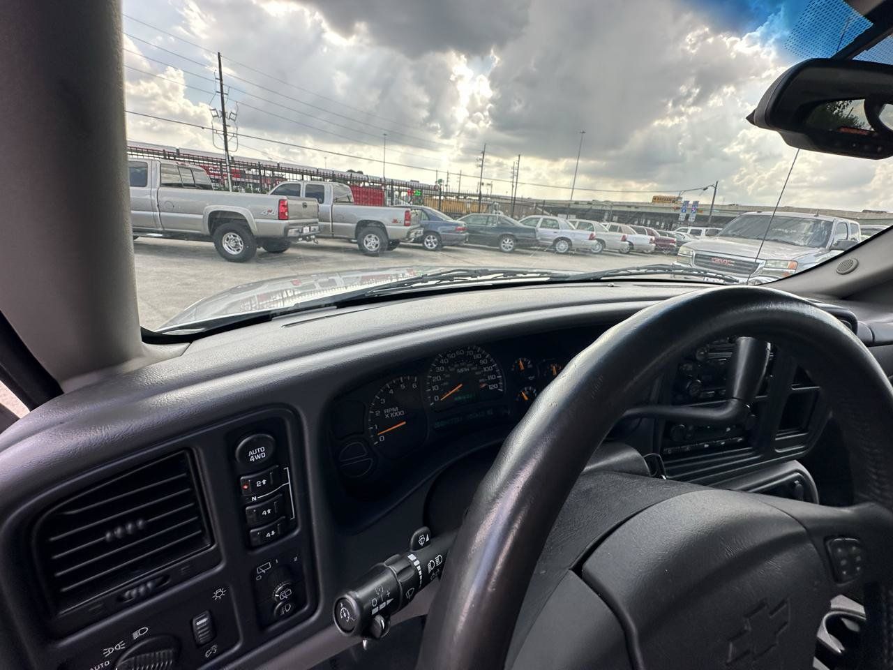Used 2004 Chevrolet Tahoe LT w/ LT Preferred Equipment Group AWD/4WD image 34