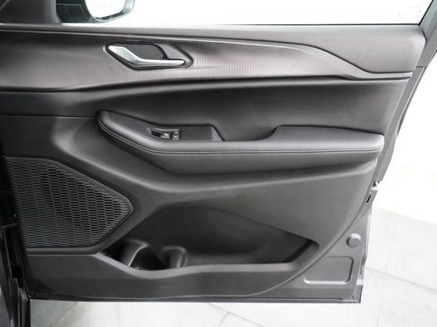 Used 2025 Jeep Grand Cherokee 4WD image 23