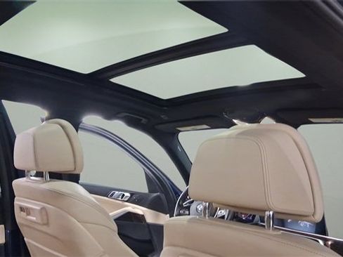 Used 2021 BMW X5 xDrive40i w/ Convenience Package image 16