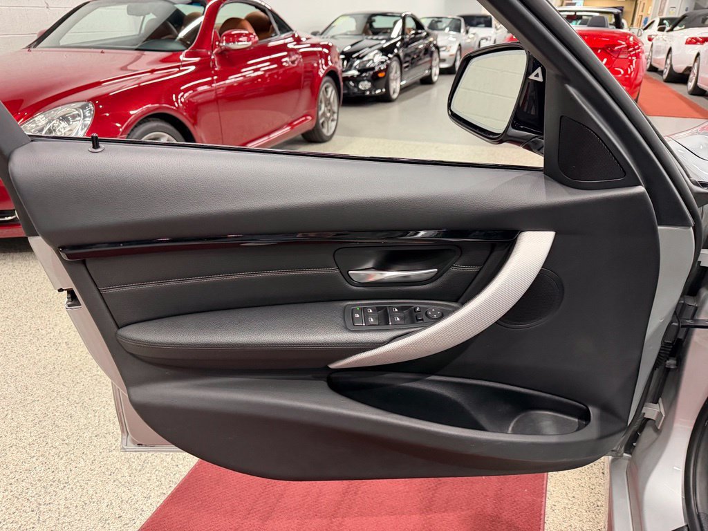 Used 2018 BMW 328d xDrive Sedan AWD/4WD image 13