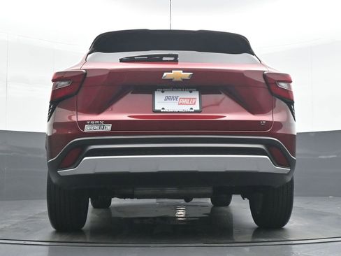 Used 2025 Chevrolet Trax LT w/ LT Convenience Package FWD image 30