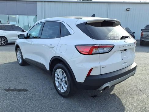 Used 2022 Ford Escape SE image 4