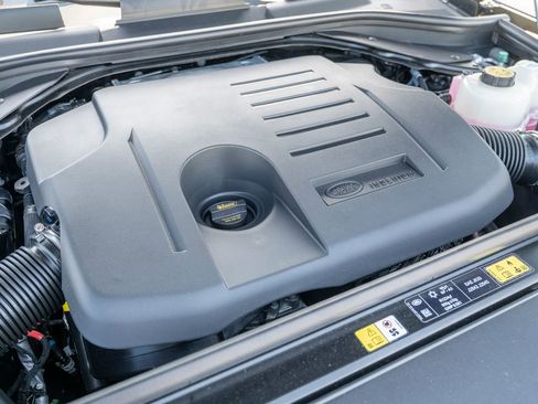 New 2025 Land Rover Range Rover SE image 24