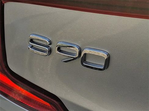 Used 2018 Volvo S90 T6 Inscription w/ Convenience Package image 29