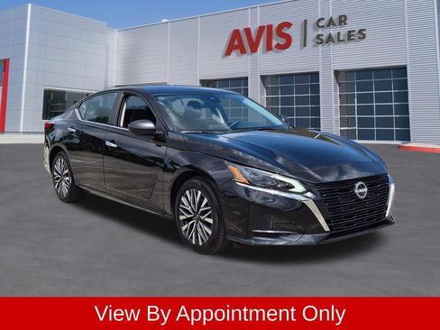 Used 2025 Nissan Altima 2.5 SV FWD image 3
