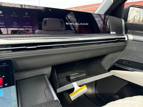 Used 2025 Cadillac Escalade V image 32