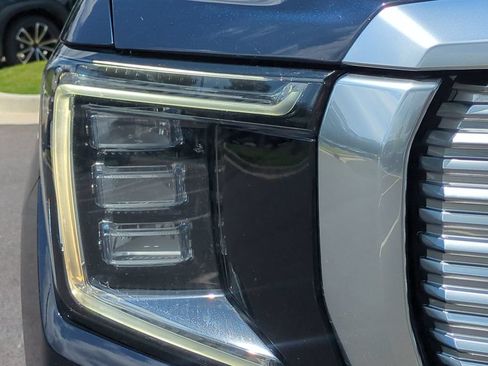 Used 2021 GMC Yukon Denali w/ Denali Premium Package AWD/4WD image 9