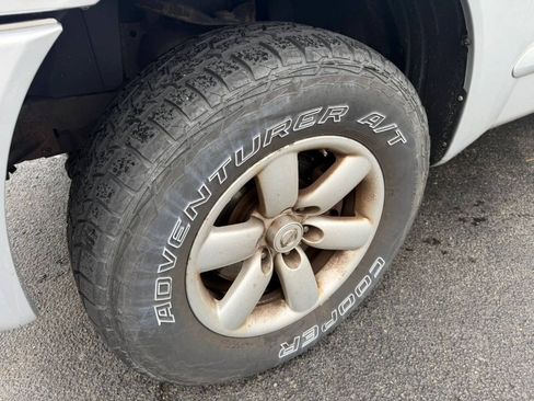 Used 2010 Nissan Titan SE AWD/4WD image 17