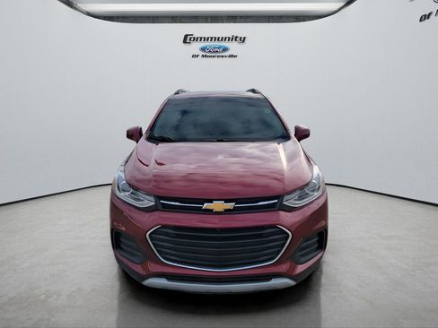 Used 2021 Chevrolet Trax LT w/ LT Convenience Package AWD/4WD image 2