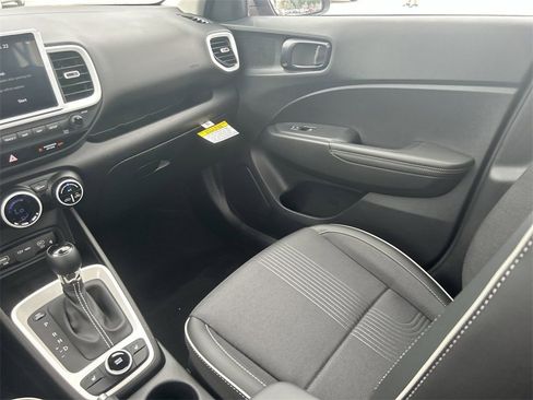 New 2025 Hyundai Venue Limited image 6