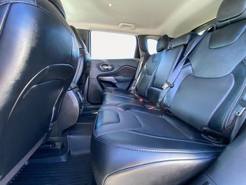 Used 2022 Jeep Cherokee Latitude Lux w/ Mopar Interior Package image 13